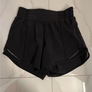 Lululemon size 0 - 2.5” Hotty Hot black shorts